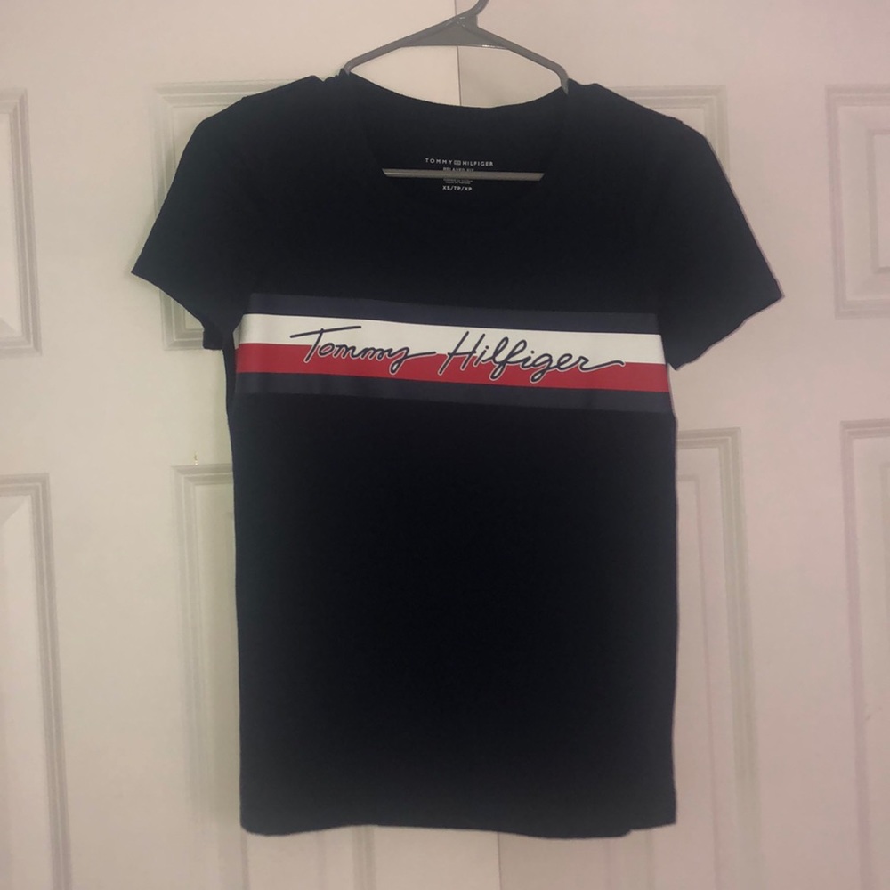 Navy Tommy Hilfiger t-shirt